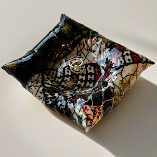 Nambili Pillow Stone -Black/Cream/Red